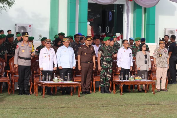 Kapolda Kalteng Bersama Pangdam XXII Tambun Bungai Hadiri Apel Penyerahan Pasukan