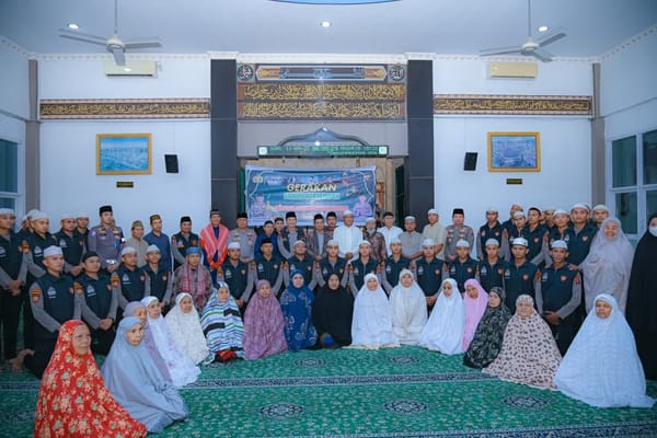 Wakapolda Sumbar Brigjen Pol. Solihin Hadiri Gerakan Subuh Berjamaah di Masjid Raya Ampang