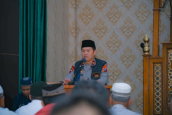 Wakapolda Sumbar Bersama Jamaah Masjid Raya Ampang Tunaikan Subuh Berjamaah