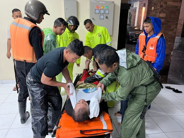 Polda Bali Terjun Langsung Evakuasi Korban Banjir di Denpasar dan Badung