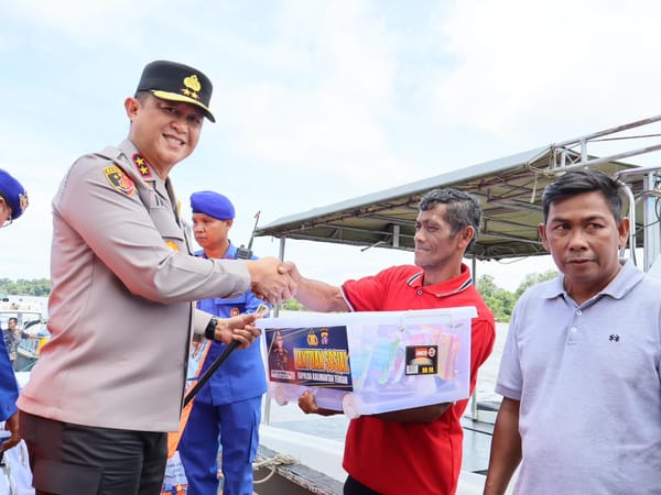 Kepedulian Sosial, Kapolda Kalteng Resmikan Rumah Baru Hasil Bedah di Pesisir Barito Selatan
