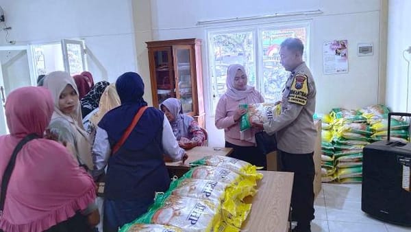 Polresta Malang Kota Tebar 22 Ton Beras Murah, Senyum Warga Mengembang