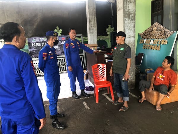 Polairud Beri Bantuan Trauma Healing Warga Korban Banjir