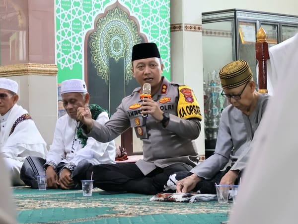 Jumat Curhat, Kapolres Barsel Jalin Silaturahmi dengan Jamaah Masjid Al Mukarramah