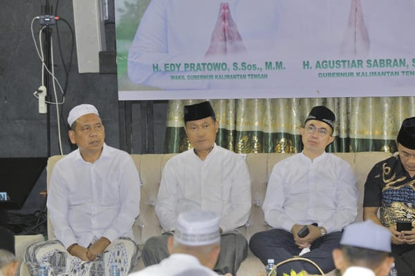 Kapolda Kalteng Bersama Jamaah Rayakan Maulid Nabi di Masjid Raya Darussalam Palangka Raya