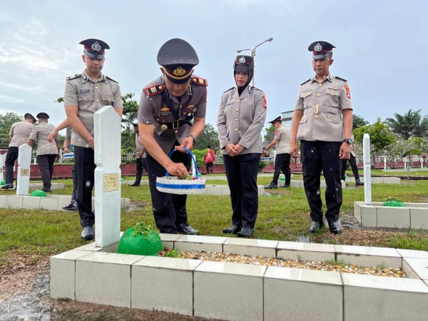 Peringati HUT Lalu Lintas Bhayangkara ke-70, Satlantas Polres Kotim Tabur Bunga di TMP Batarung