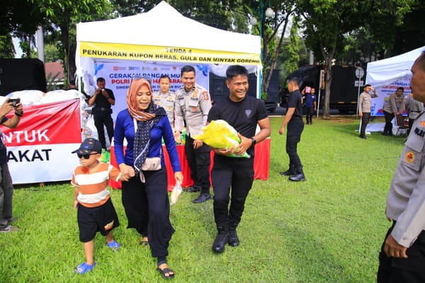 Antusias Ibu-Ibu Serbu Gerakan Pangan Murah Polri, Sembako Ludes Diborong