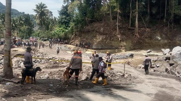 Polri Kerahkan Empat Anjing Pelacak untuk Cari Tiga Korban Banjir Nagekeo