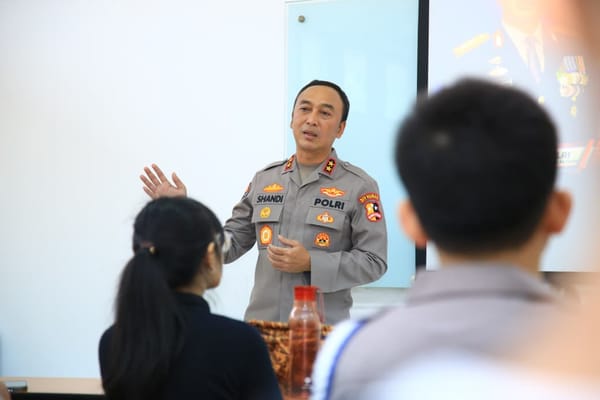 Kadiv Humas Polri Motivasi Siswa Labschool Kebayoran soal Tugas Kepolisian