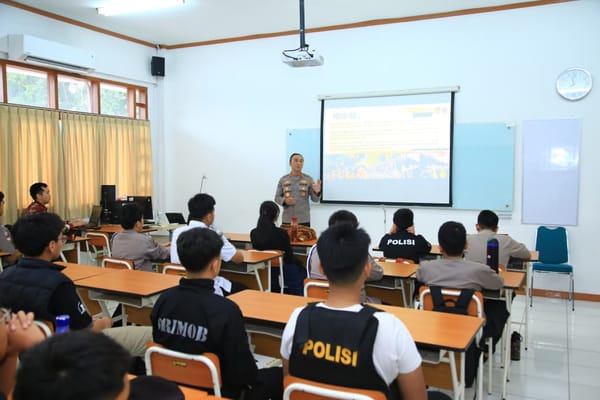 Siswa Labschool Kebayoran Dapat Pemahaman Tugas Polisi dari Kadiv Humas