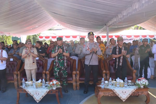 Kapolda Kalteng Dampingi Gubernur Kunjungi SMAN 1 Sampit, Beri Motivasi ke Siswa