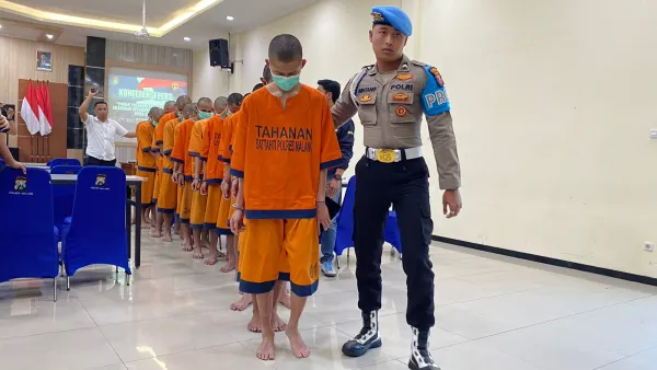 21 Pemuda di Malang Diamankan Usai Rusak Kantor dan Pos Polisi, Dipicu WhatsApp Group