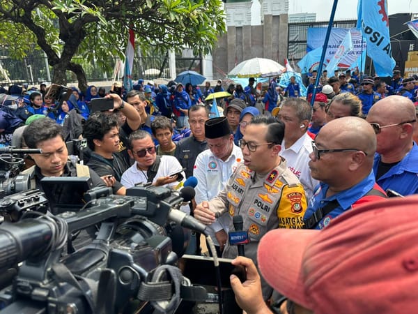 Aksi Buruh di DPR-MPR Berlangsung Aman, Polisi Terapkan Layanan Humanis