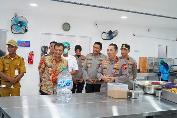 Tinjau SPPG Pabelan Semarang, Kapolri Tegaskan Kualitas Gizi dan Kebersihan Jadi Standar Utama SPPG Polri