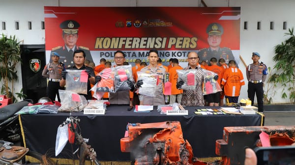 Polisi: 17 Orang Terbukti Lakukan Perusakan dan Pembakaran Pos Polisi