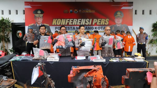 Polisi Amankan 17 Tersangka Kerusuhan dan Pembakaran Pos Polisi di Malang