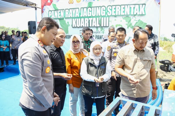 Kapolda Jateng Dorong Kemandirian Pangan Lewat Panen Raya Jagung di Karanganyar