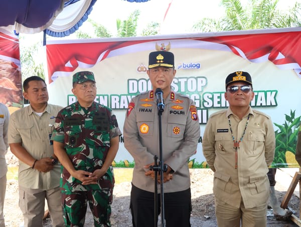 Panen Raya Jagung Kuartal III, Kapolda Kalteng Bersama Gubernur Turun ke Lahan Pulang Pisau