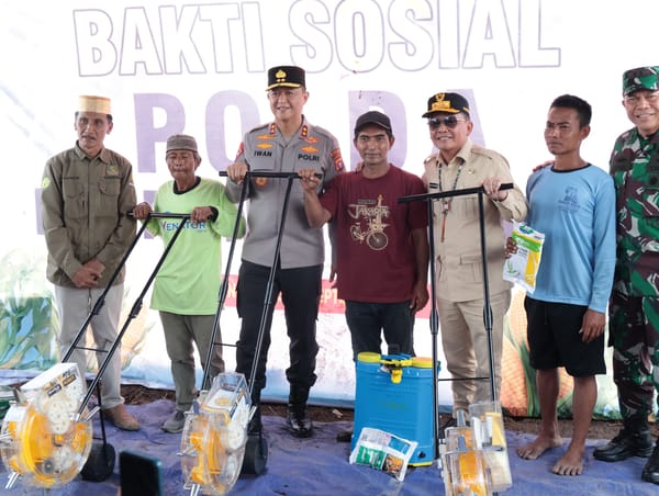 Usai Panen Raya, Kapolda Kalteng Salurkan Bantuan Alsintan dan Gelar Baksos