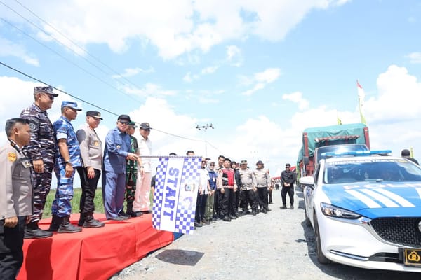 Polda Kalsel Serahkan 30 Ton Jagung Hasil Panen kepada Bulog