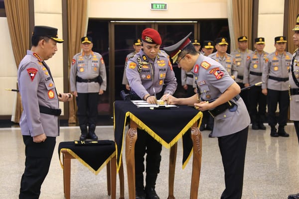 Mutasi Jabatan Strategis, Kapolri Pimpin Sertijab Kabaintelkam dan Dankor Brimob
