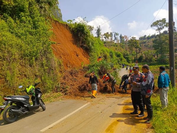 Tanah Longsor Tutup Akses Wonosobo–Temanggung