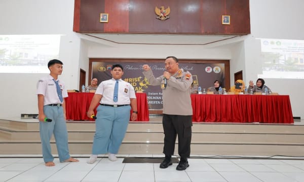 Polresta Cilacap Ajak Siswa SMKN 1 Berani Bicara melalui Kegiatan ‘Rise and Speak’