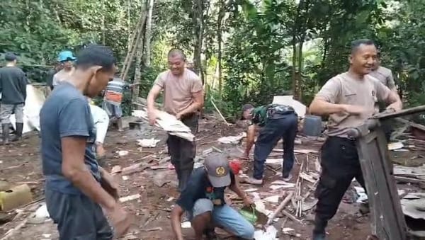 Peduli Sosial, Polresta Banyumas Ikut Kerja Bakti di Ajibarang