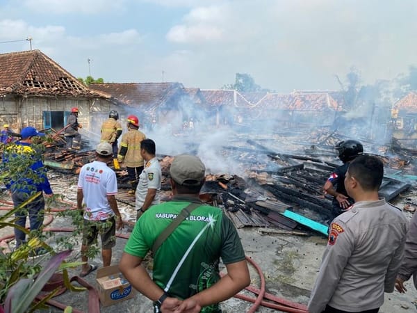 Kebakaran Hebat Ludeskan Dua Rumah di Ngawen Blora