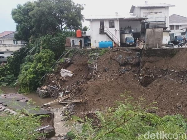 Talut Longsor, Empat Rumah di Candisari Semarang Terendam Luapan Sungai