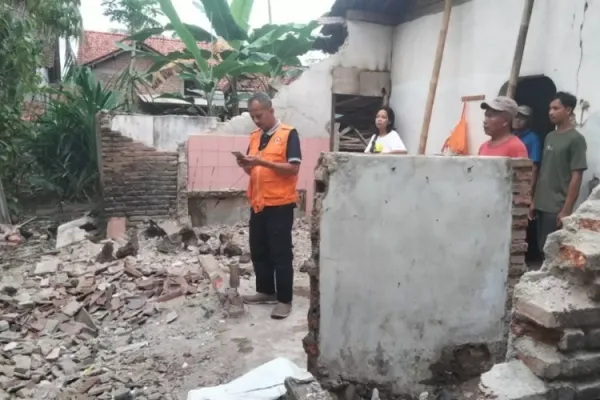 Atap dan Dapur Rumah Cimanggu Ambruk