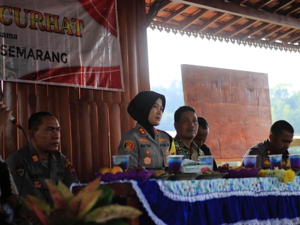 Kapolres Semarang Gelar Jumat Curhat di Desa Muncar Bersama Perangkat Desa dan Mahasiswa KKN