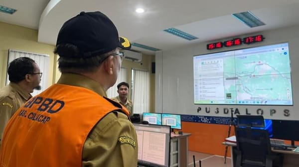 Sirine Tsunami Mendadak Berbunyi di Pantai Cilacap, Aktivitas Warga Terhenti Sesaat