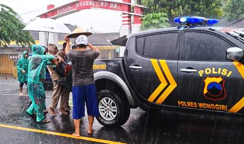 Terpisah, Dua Warga Meninggal Akibat Kecelakaan dan Terjatuh dari Pohon