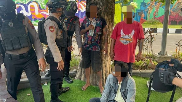 Tim Sparta Amankan Tiga Pria yang Pesta Miras di Tengah Malam