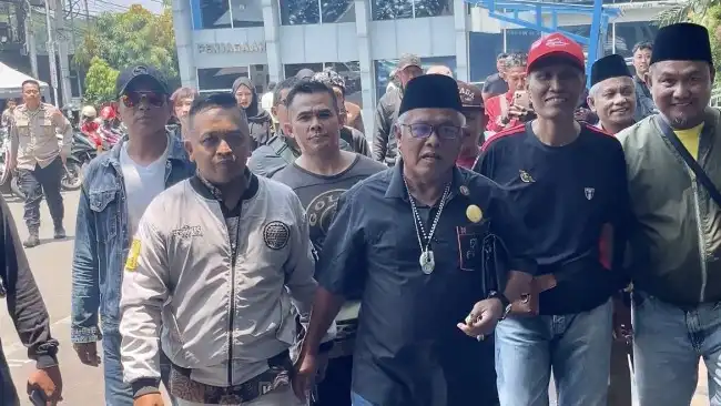 Dikawal Puluhan Pendukung, Yai Mim Jalani Pemeriksaan di Polresta Malang Kota