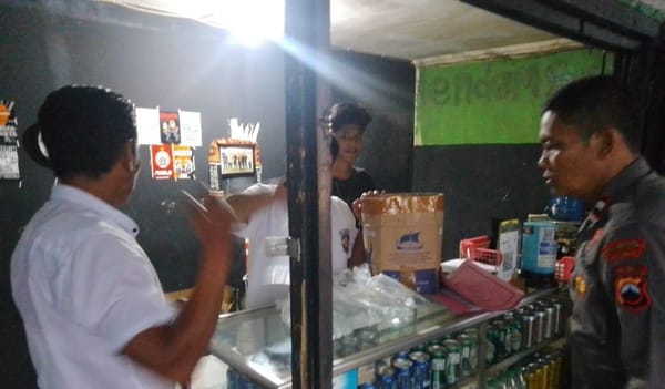 Razia Miras, Polsek Karanglewas Polresta Banyumas Amankan 30 Liter Ciu dan Puluhan Botol Ilegal