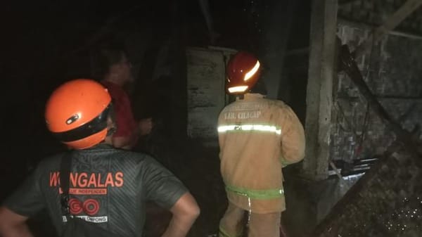 Diduga Akibat Bara di Tungku, Rumah Warga Kroya Cilacap Terbakar