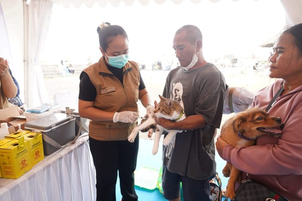 Sambut HKGB Ke-73 Bhayangkari Gelar Penyuluhan Rabies, Vaksinasi, Dan Sterilisasi Hewan