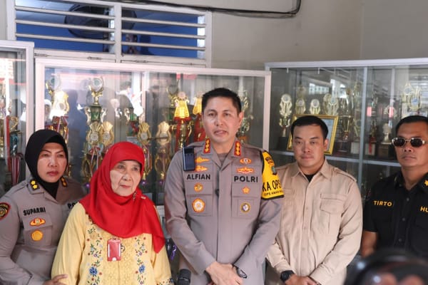Program MBG di SDS Kemala Bhayangkari 5, Kapolres Metro Jaktim Tekankan Pentingnya Gizi Seimbang
