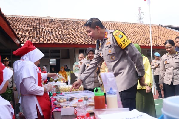 Kapolres Metro Jaktim Awasi Program MBG di SDS Kemala Bhayangkari 5 Demi Jaga Kesehatan Siswa