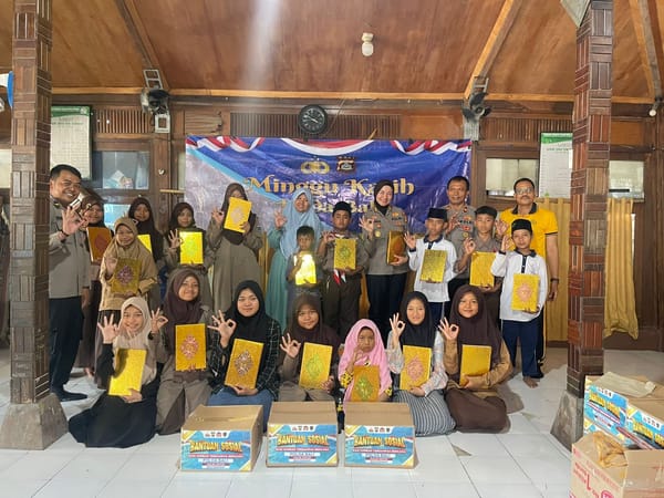 Polda Bali Gelar Program Minggu Kasih di Yayasan SPMAA, Ajak Anak-Anak Hidup Sehat dan Tertib