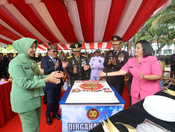 Kapolda Kalteng Hadiri Upacara Parade HUT TNI ke-80 di Kantor Gubernur