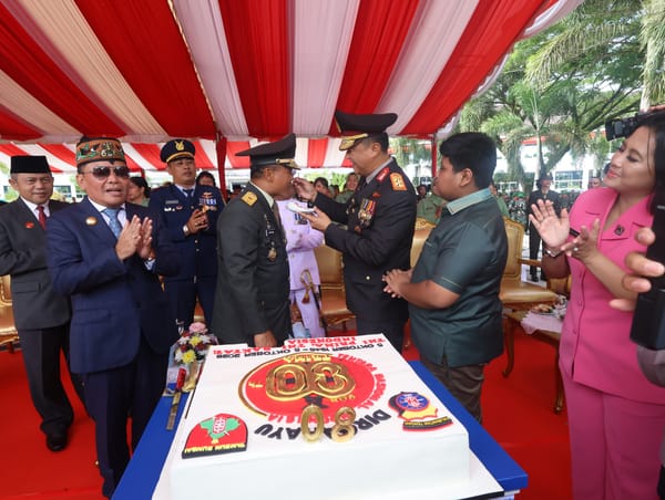 Perkuat Sinergitas, Kapolda Kalteng Hadiri Upacara Parade HUT TNI ke-80 di Kantor Gubernur