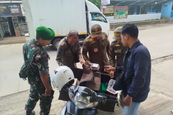Satpol PP Sita 3.100 Batang Rokok Ilegal dalam Razia