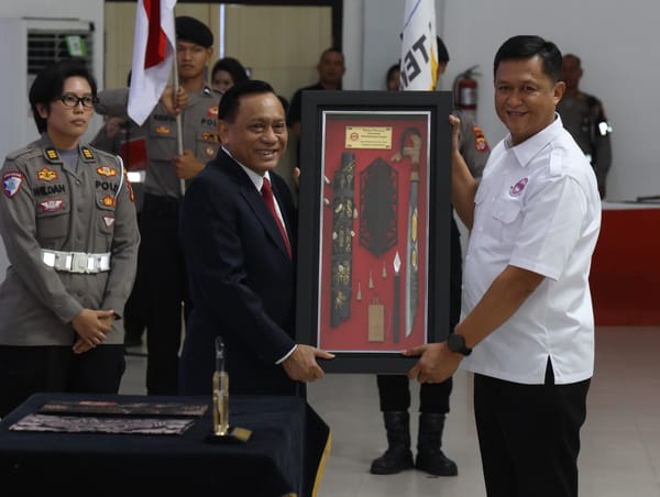 Ketua Umum PP PBVSI Lantik Kapolda Kalteng sebagai Ketua PBVSI Provinsi