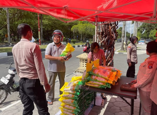 Bantu Stabilkan Harga, Polda Kalteng Salurkan 17 Ton Beras Murah ke Masyarakat
