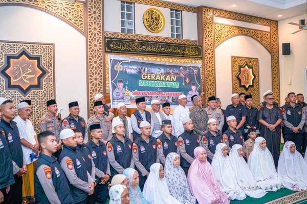 Masjid Gemuruh oleh Dzikir: Wakapolda Sumbar Brigjen Pol Solihin dan Jajaran Polda Padang Turun Subuh Berjamaah