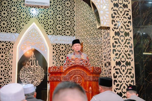 Gerakan Subuh Berjemaah di Masjid Al-Firdaus, Wakapolda Sumbar Bangun Kedekatan Polisi dan Warga