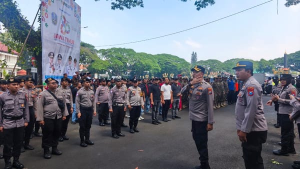 Polisi dan Santri Kompak, Aksi Malang Menggugat Berjalan Damai dan Penuh Kehangatan